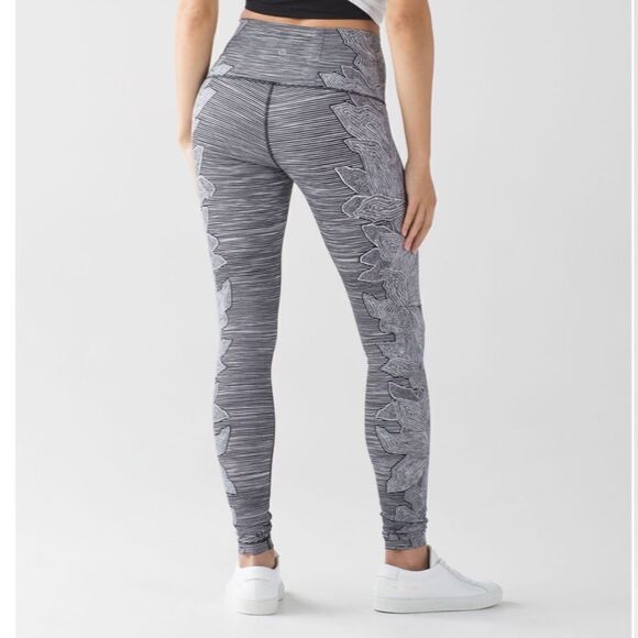 Lululemon Wunder Under Pant Grey Floral
Dottie Tribe leggings size 4 - Picture 2 of 10